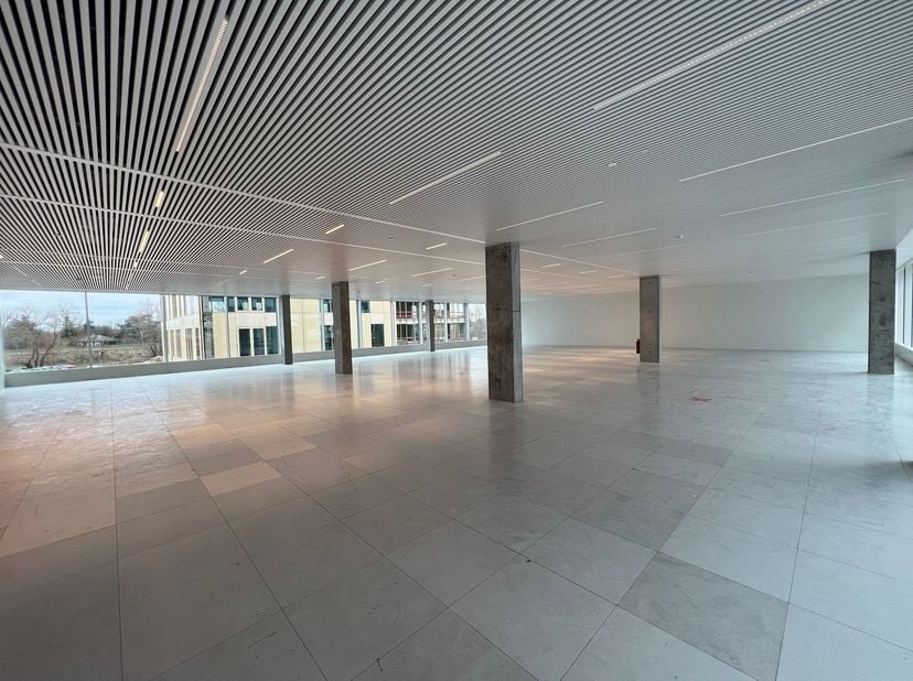 Fenomenaal gelegen kantoren met een oppervlakte van 500 m² (en meer) te huur aan The Loop, op amper 2 km van het knooppunt E40/E17 en nabij de R4 te Z
