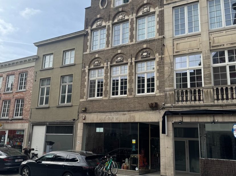 Bien professionnel à louer
                    à 8000 Brugge