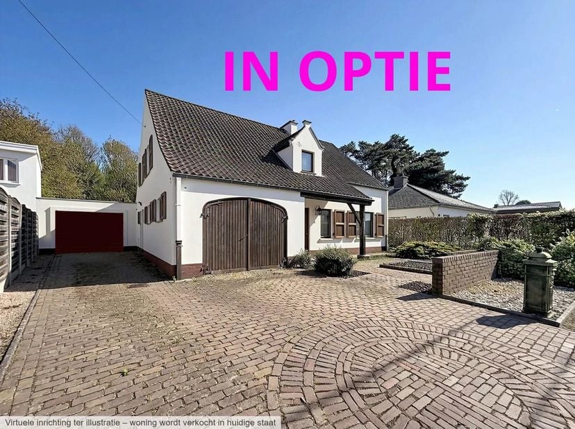 Deze verrassend ruime woning is gelegen te Mol-Ezaart op een mooi perceel van +/- 11a.<br />
We nemen u even mee doorheen het pand.<br />
De inkomhal