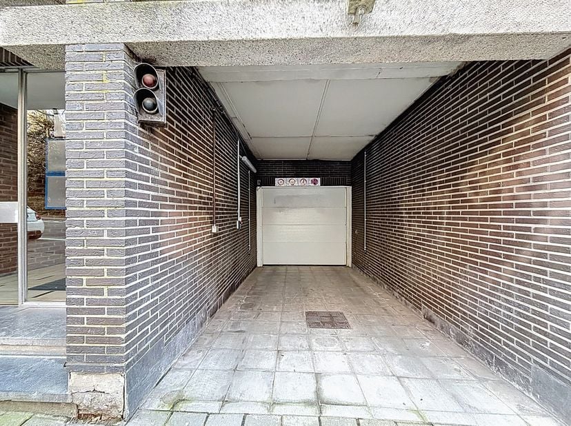 Garage te koop in Waterloosesteenweg 803,
                    1180 Ukkel