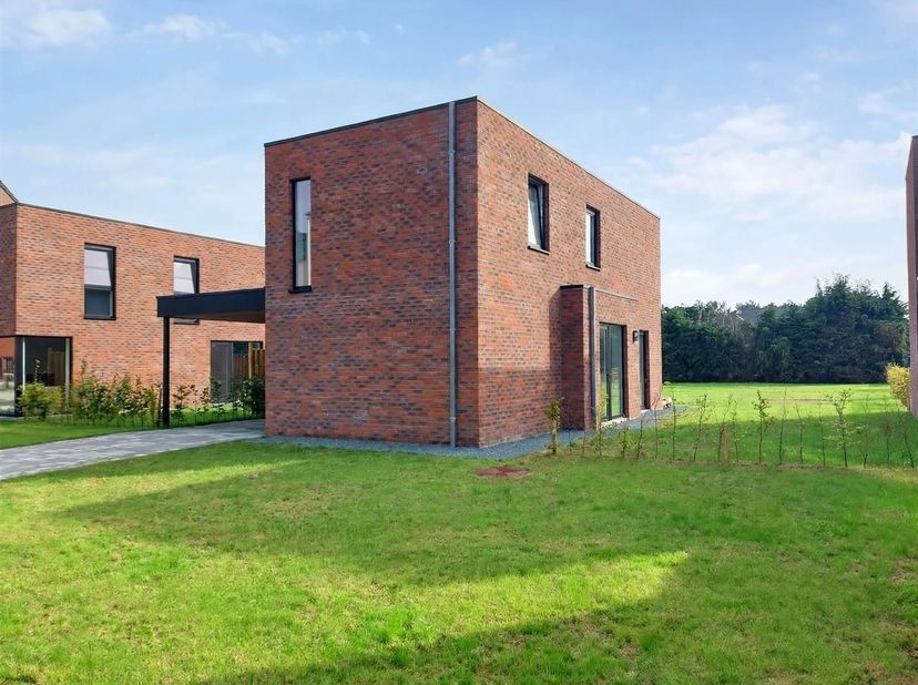 Huis te koop in Leliestraat 23,
                    2490 Balen
