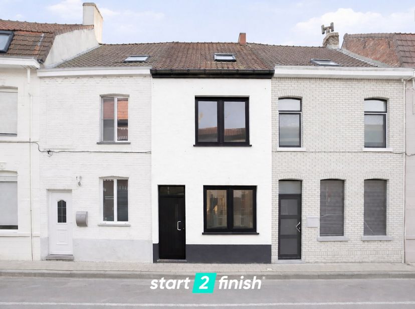 De eerste 5 foto's zijn uitsluitend renders die een mogelijk beeld geven van hoe deze woning eruit kan zien na renovatie.<br />
Deze woning bevindt zi