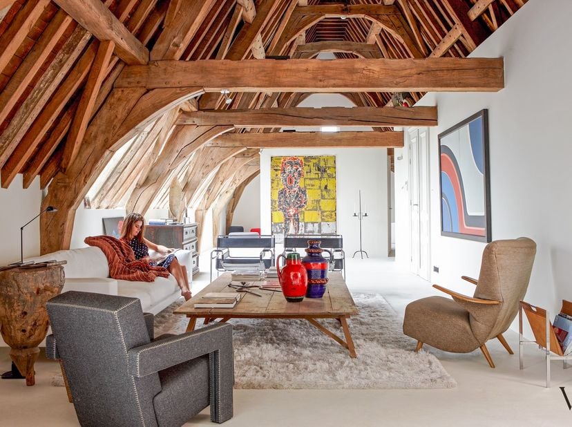 In het historische Abdiskwartier, op amper vijf minuten wandelen van het centrum van Diest, bevindt zich deze uitzonderlijke loft van ca. 160 m² (volg