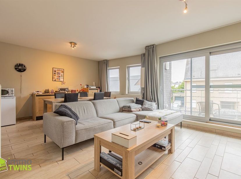 Modern en rustig gelegen appartement te Lebbeke <br />
Instelprijs (bieden vanaf): 189.000,00 euro + 30.000,00 euro (219.000,00 euro)<br />
Dit appart