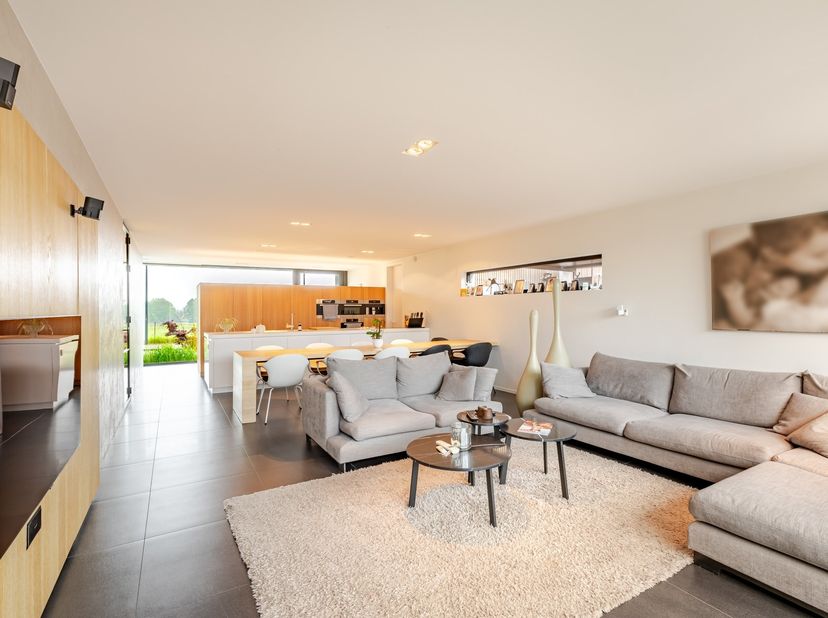 Exclusief wonen in Aalst — deze indrukwekkende woning op de Ouden Dendermondsesteenweg combineert luxe, ruimte en hoogwaardige afwerking op een uitzon