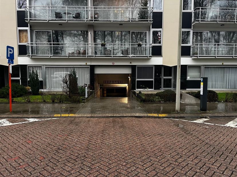 Terrain à vendre au coeur de Lier Anton Bergmannlaan<br />
A vendre : un emplacement de parking souterrain dans une situation extrêmement centrale dan