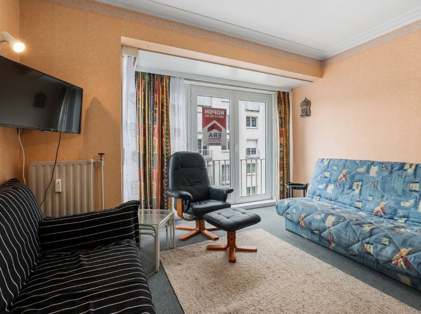 [[ DIT PAND NEEMT DEEL AAN DE ERA OPEN HUIZEN DAG OP 13/6 VAN 11:00 TOT 12:00 ]] Te koop: gezellig appartement op de Zeedijk in Mariakerke te Oostende
