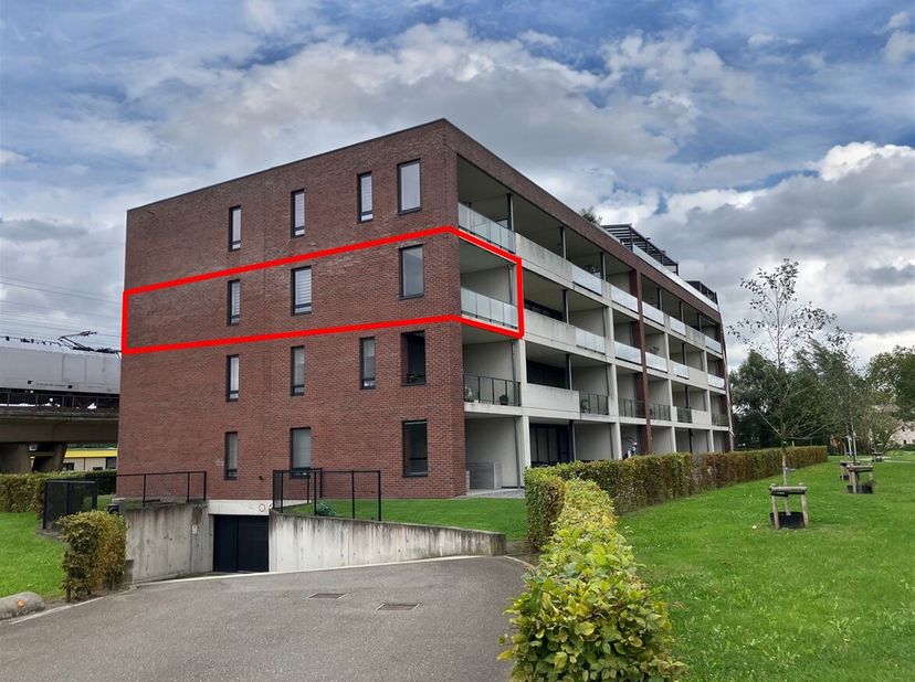 Modern appartement met 2 slaapkamers en terras.<br />
Ligging: Het appartement is gunstig gelegen op wandelafstand van Hasselt centrum. De supermarkt,