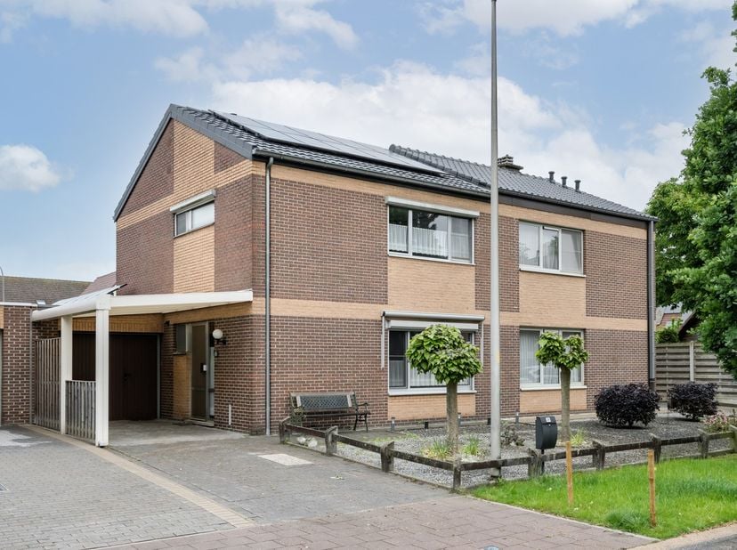 NIEUW TE KOOP: Gerieflijke, verrassend ruime, lichtrijke,&amp;nbsp;energiecorrecte (EPC B) correct onderhouden en fijn gelegen, half-open eengezinswoning