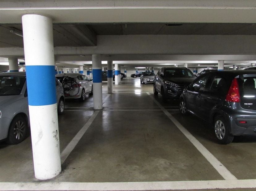 Emplacement souterrain dans le parking de la Viane.