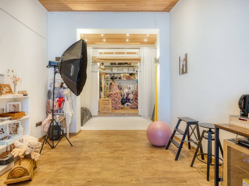 À vendre : Maison prête à emménager avec 2 à 3 chambres et opportunités commerciales au rez-de-chaussée<br />
<br />
Cette maison polyvalente allie co