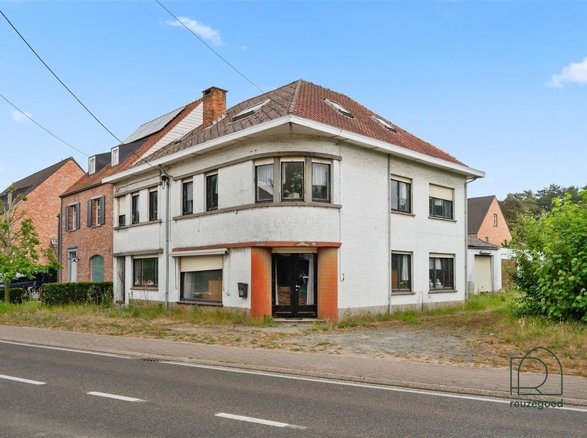 Unieke eigendom met veel potentieel te Keerbergen, voormalig café en woning samengevoegd tot één ruime woning<br />
Ben je op zoek naar een woning me