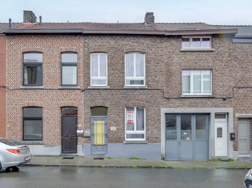 Te koop: verhuurde woning met 3 slaapkamers (Slagmolenstraat 26) en verhuurd duplex appartement met 1 slaapkamer (Slagmolenstraat 28) met bijhorende m