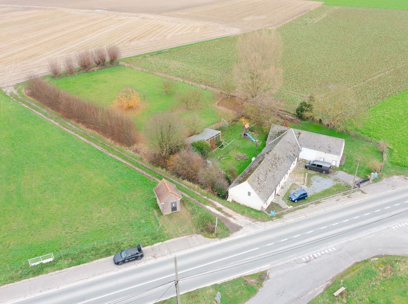 Te koop: karaktervolle hoeve in Mont-de-lEnclus.<br />
In Mont-de-lEnclus, op de grens met Ronse en op slechts 15 minuten van de E42, ligt deze landel
