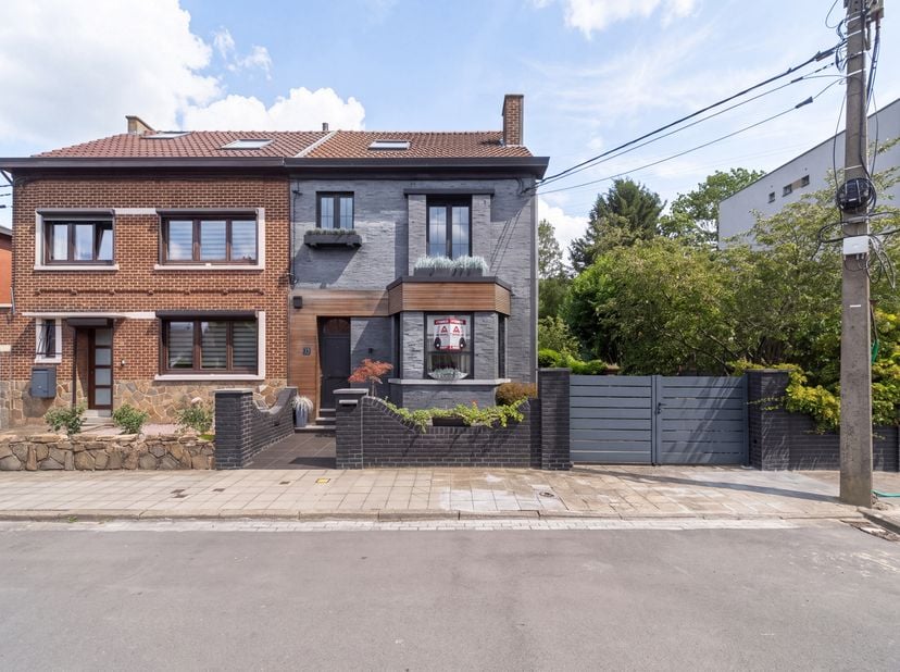 Huis te koop in Rue Alfred Tenret 44,
                    6030 Marchienne-au-Pont