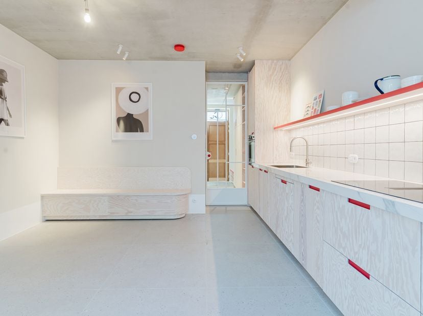 Binnenkort Te Koop<br />
Ligging<br />
Gelegen in de Sint-Hubertusstraat, vlak bij de Boekentoren, in het hart van Gent.<br />
Indeling<br />
Het geli