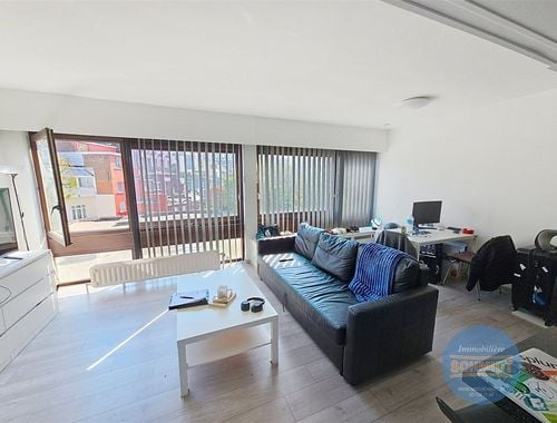                                         Studio avec coin lit à louer à Ixelles, € 900
