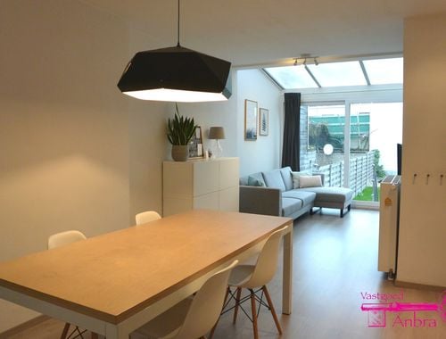                                        Gelijkvloers app. te huur in Kortrijk, € 875
