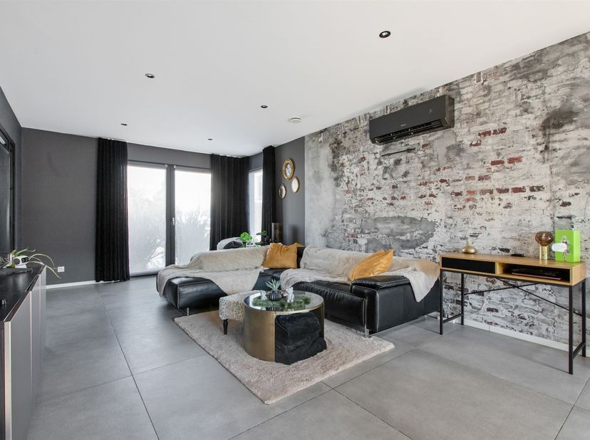 Moderne Halfopen Bebouwing met 3 slaapkamers. <br />
Overzicht:<br />
Type: Halfopen bebouwing<br />
Bouwjaar: 2022<br />
Bewoonbare oppervlakte: