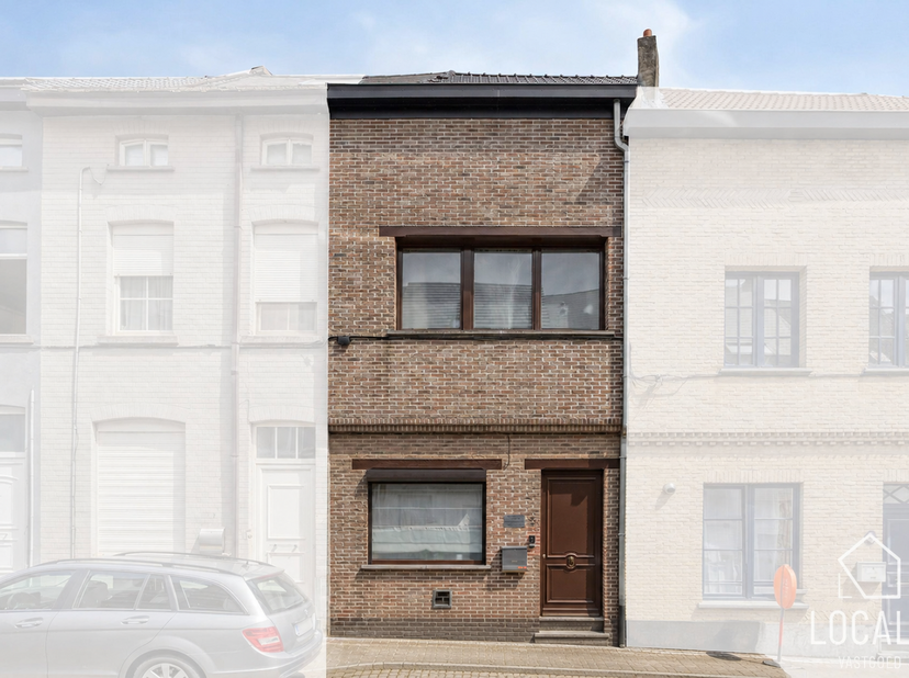Deze instapklare woning in het centrum van Aalst combineert ruimte, comfort en een uitstekende ligging. Op wandelafstand vindt u alle nodige voorzieni