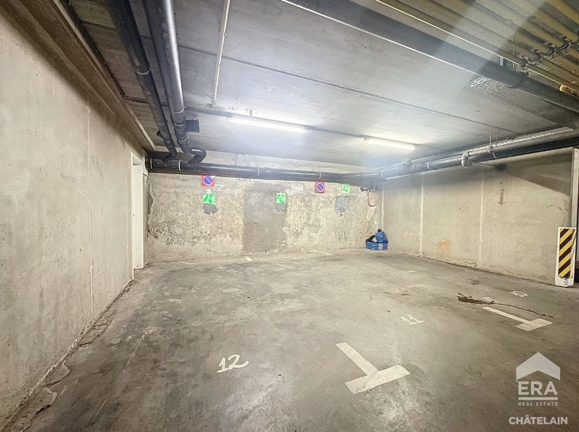 Etterbeek - Rue Gray - Parkeerplaatsen te huur.ERA Chatelain biedt deze 4 parkeerplaatsen te huur aan, ideaal gelegen in de wijk Etterbeek.De parkeerp