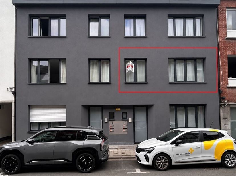 Goed onderhouden 1-slaapkamerappartement met terras<br />
Ligging:<br />
Centraal gelegen, op wandelafstand van winkels, openbaar vervoer, scholen en