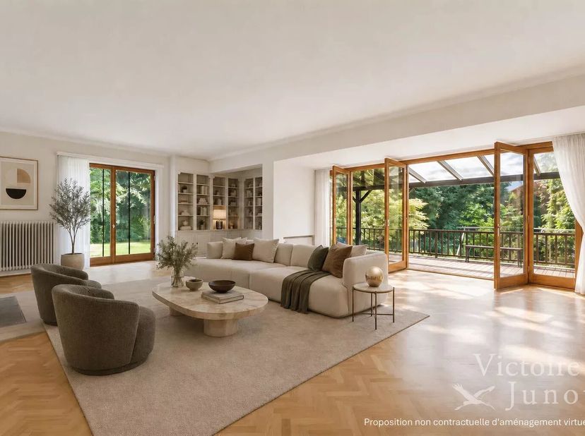 Victoire-Junot vous propose cette charmante villa de 5 chambres d'environ 543m² brut avec un grand terrain. Idéalement située, à proximité du centre c
