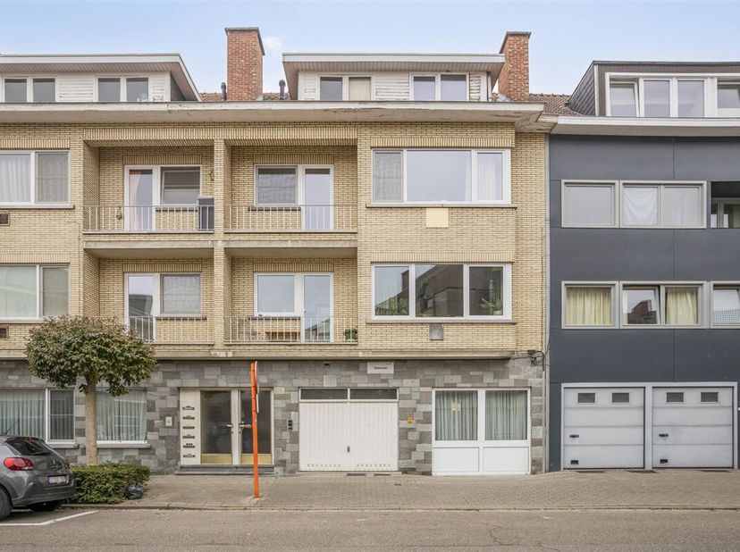 TE KOOP: Gelijkvloers 1-slaapkamer appartement met gunstige ligging te Runkst (Hasselt)<br />
Welkom in dit charmante gelijkvloers appartement, gunsti