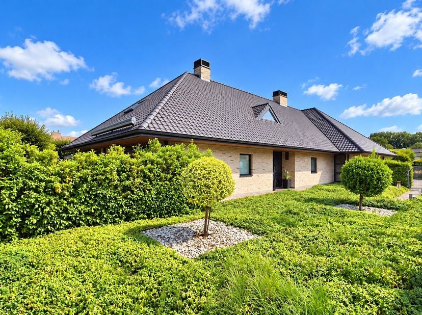 Huis te koop in Domien Craccostraat 72.,
                    8800 Roeselare