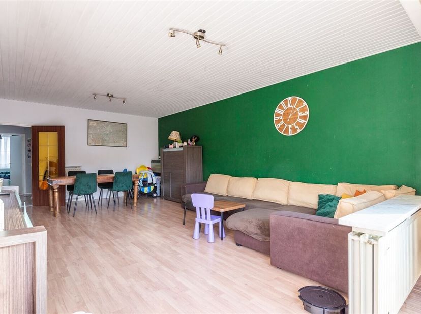 Appartement met 2 slaapkamers<br />
Ligging: Dit charmante appartement op Paviljoenlaan 3 in Wilrijk ligt in een rustige, groene omgeving, naast het W