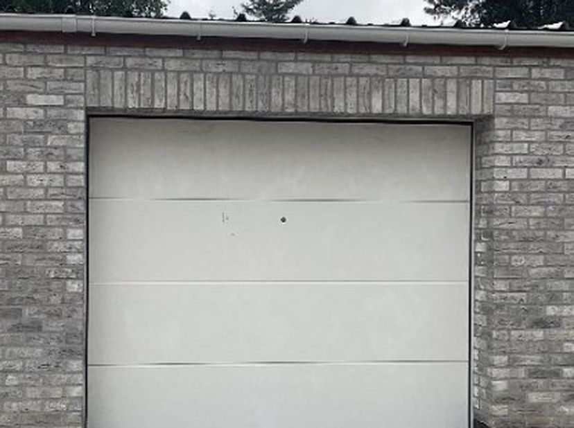 Garage te huur in Bloemenstraat 23,
                    9220 Moerzeke