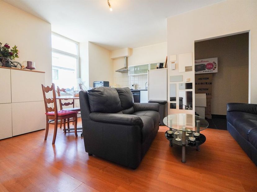 Dit appartement ligt op de 1e verdieping van een gebouw met in totaal 2 verdiepingen en bestaat uit 10 appartementen. Het biedt een mooie kans, zowel