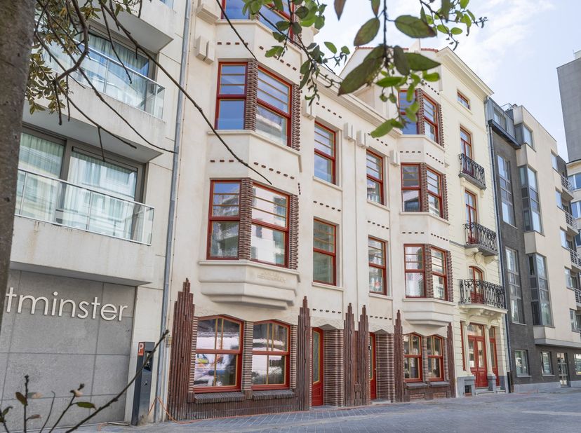 Appartement deux chambres entièrement rénové dans une résidence Art Déco au cœur de la ville<br />
Découvrez ce magnifique appartement rénové, situé d