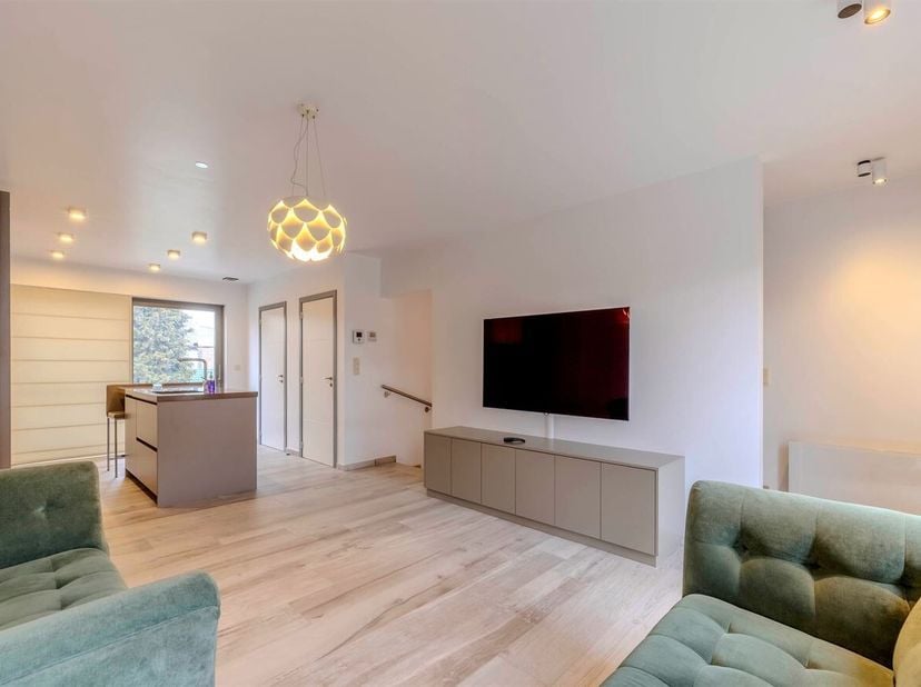 Energiezuinig duplexappartement  met 2 slaapkamers en ruime garage vlakbij het centrum van Berlaar-Heikant. Ideaal als opslagplaats/werkatelier voor z