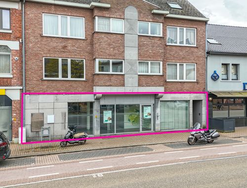                                         Kantoorgebouw te koop in Heusden, € 565.000
