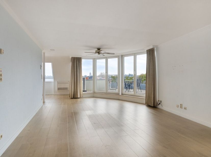 Dit ruime en lichtrijke appartement met twee slaapkamers is centraal gelegen in Mol  Ginderbroek, op fietsafstand van het centrum. Dankzij de ligging