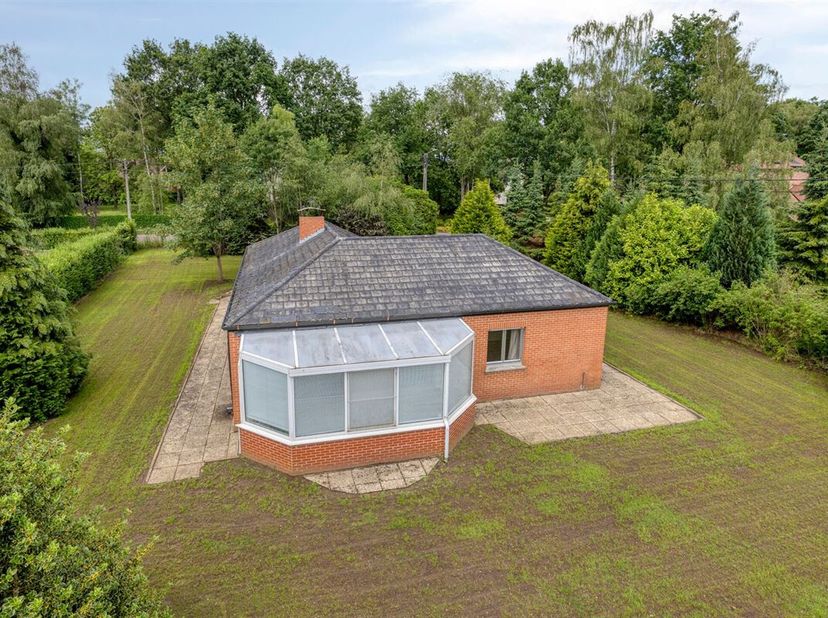 A VENDRE : Maison à rénover sur un terrain de plus de 13 ares dans un emplacement de choix à Bolderberg !<br />
Cette maison à rénover se trouve dans
