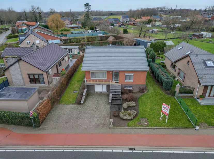 In een aangename omgeving in Wellen bevindt zich deze woning met een solide basis en tal van mogelijkheden. Dankzij de ruime en logische indeling is z