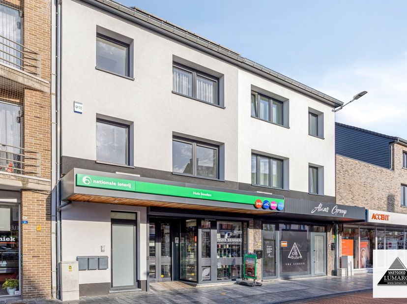 In het commerciële centrum van Maasmechelen gelegen handelspand van 147 m² groot + binnentuin van 48 m². De winkel heeft een nette en luxueuze uitstra