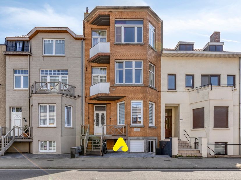 Dit appartement op de gelijkvloerse verdieping van Residentie Lavandou bevindt zich op een absolute toplocatie in het centrum van De Panne, vlakbij de