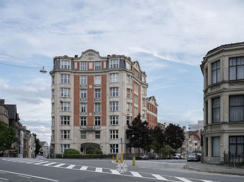 GENT - Karaktervol en ruim appartement met uitzicht over het Citadelpark in een historisch gebouw<br />
Het appartement is gelegen op de eerste verdie
