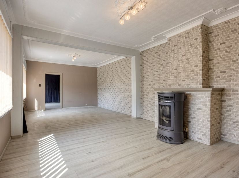 Deze instapklare starterswoning met één slaapkamer is rustig gelegen op een perceel van 601 m², op wandelafstand van het centrum van Balen, winkels en