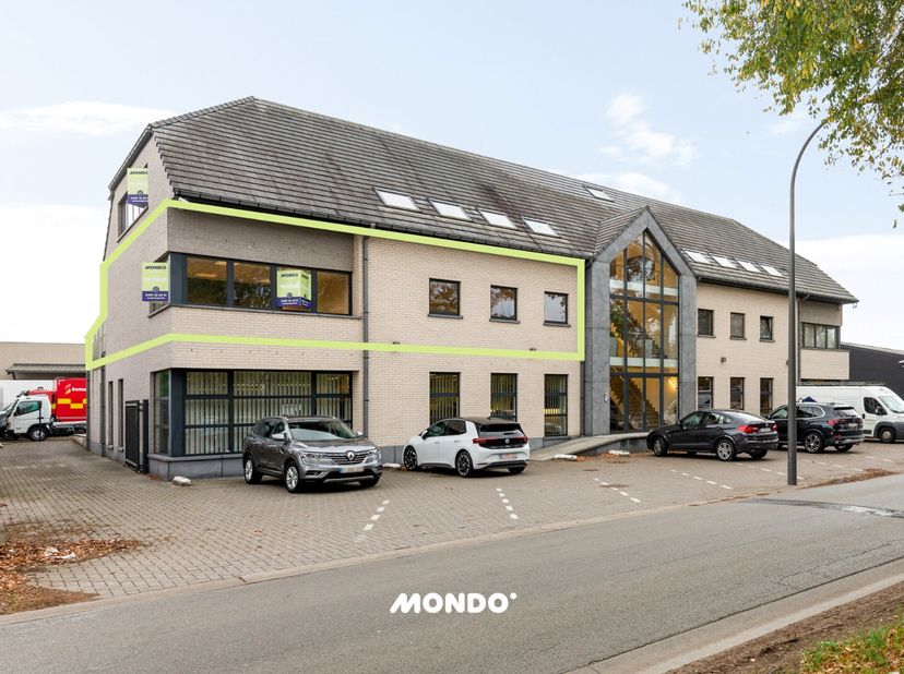 Découvrez cet espace de bureau prêt à l'emploi et entièrement meublé (non obligatoire) sur le site industriel de Londerzeel, à seulement quelques mètr