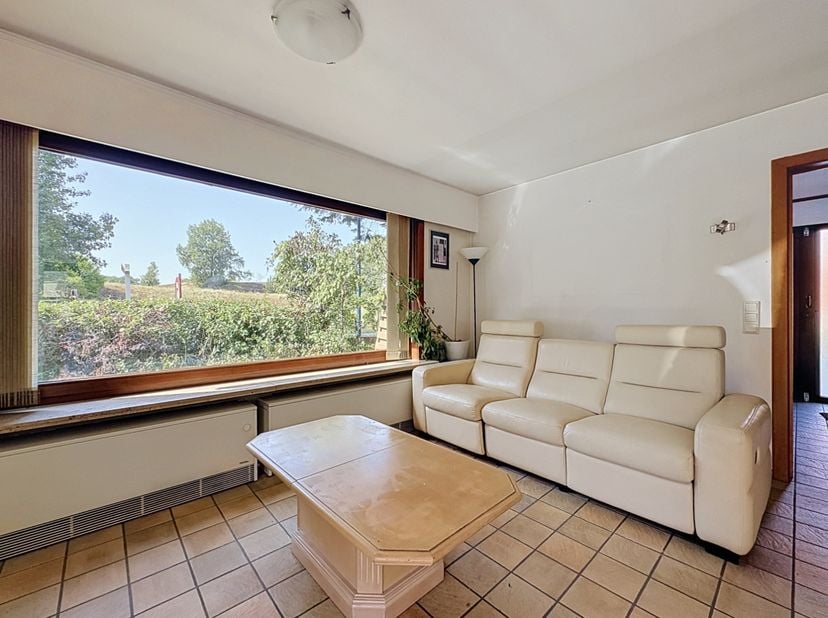 Deze op te knappen woning is rustig gelegen vlak bij een prachtig natuurgebied en vormt de ideale basis voor wie op zoek is naar ruimte, rust en toeko