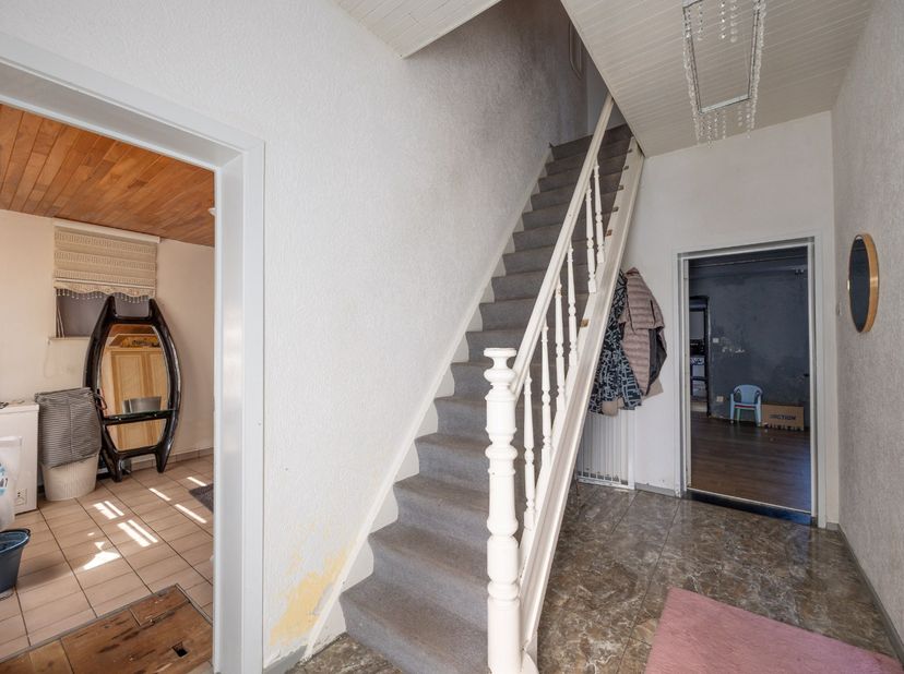 Deze vrijstaande verder af te werken eengezinswoning wordt verkocht!<br />
<br />
Troeven:<br />
- Vrijstaande woning op 6a95ca<br />
- Deels al geren