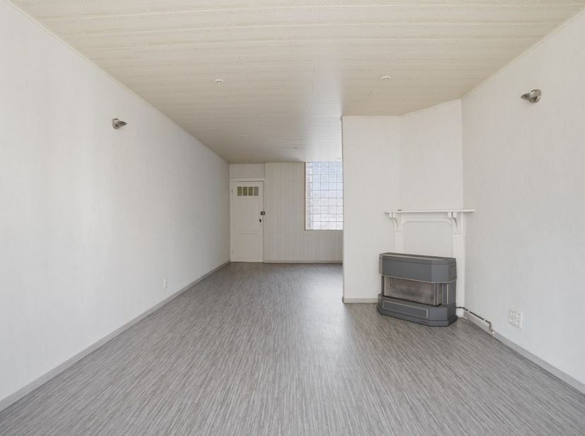 Goed gelegen gebouw op 117m² te De Panne bestaande uit een handelsruimte en woonst. Dit eigendom voorzien van een prachtige gevel in cottagestijl (vak