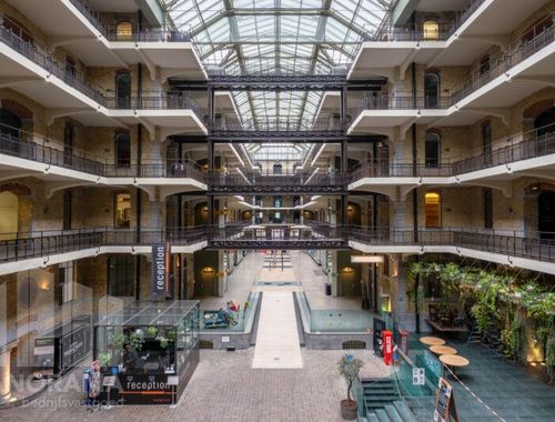                                         Bureaux à louer à Bruxelles, € 6.090
