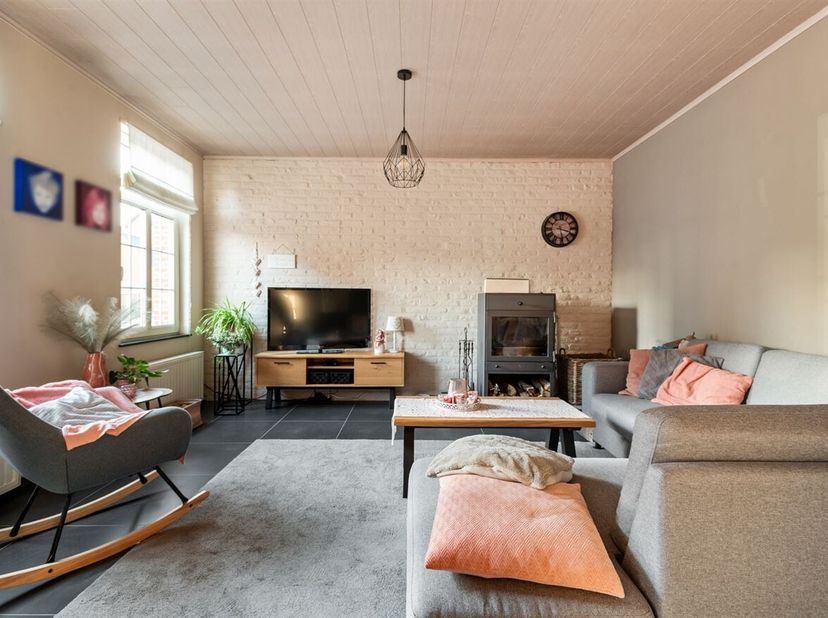 Instapklare en energiezuinige woning op 6a55ca te Noorderwijk<br />
De woning dateert van 1930 en werd in 2008 grondig gerenoveerd met aandacht voor k