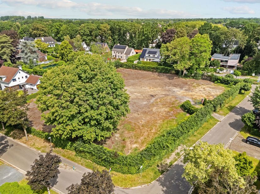 Dit uitstekend gelegen perceel (lot 4) bevindt zich in de gegeerde woonwijk Berkenveld en is toegankelijk via de Carnegielaan. De combinatie van rust,