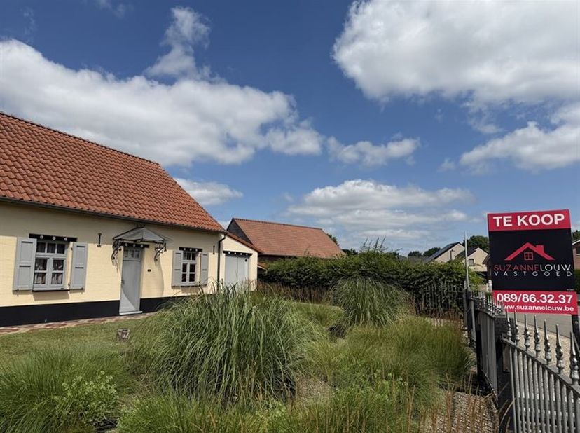 Karaktervolle, vrijstaande woning op riant perceel, met inpandige garage en carport, nabij het centrum<br />
Troeven<br />
- Authentieke uitstraling<b